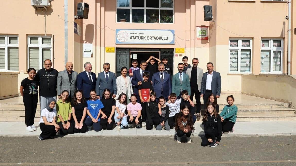  BELEDİYE BAŞKANIMIZ VE İLÇE MİLLİ EĞİTİM MÜDÜRÜMÜZ OKULUMUZU ZİYARET ETTİ.